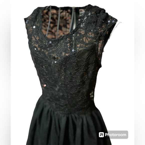 Bailey Blue - Juniors Black Sequin & Lace Above Knee Dress Lined - Picture 2 of 7